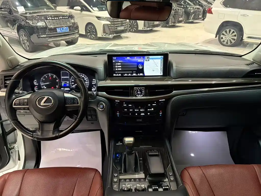 Lexus LX 2018 — фото 10