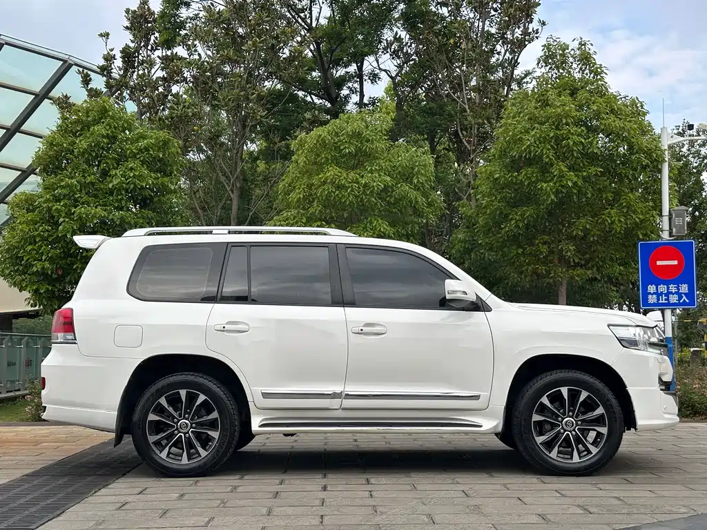 Toyota Land Cruiser 2014 — фото 28