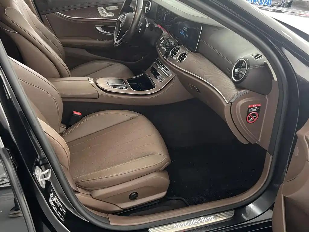 Mercedes-Benz E-Class 2023 — фото 13
