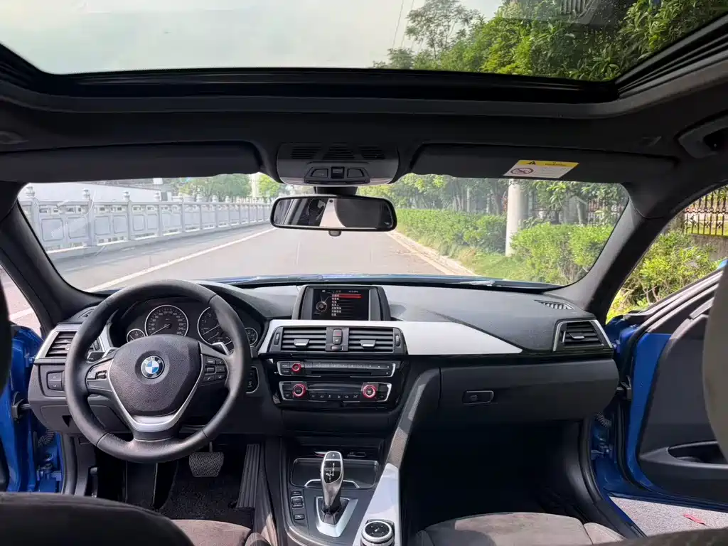 BMW 3 Series 2017 — фото 12