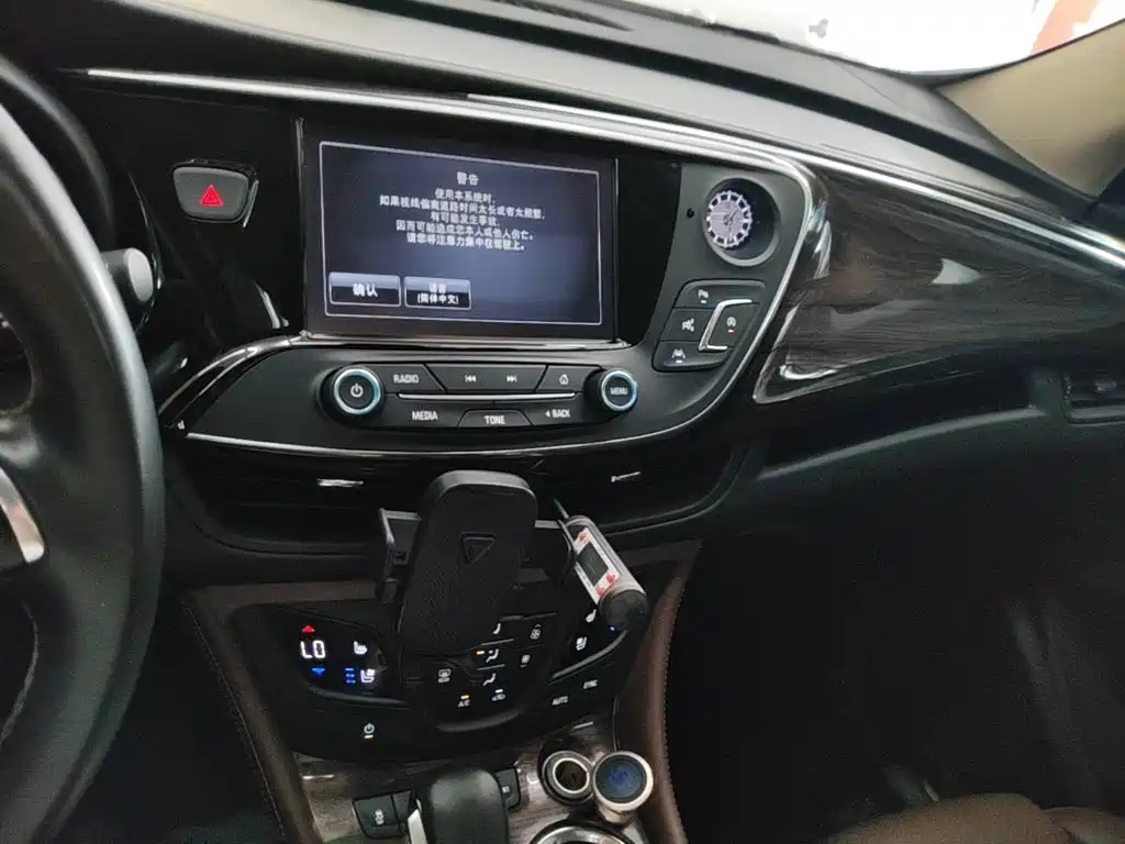 Buick Envision Plus 2016 — фото 13