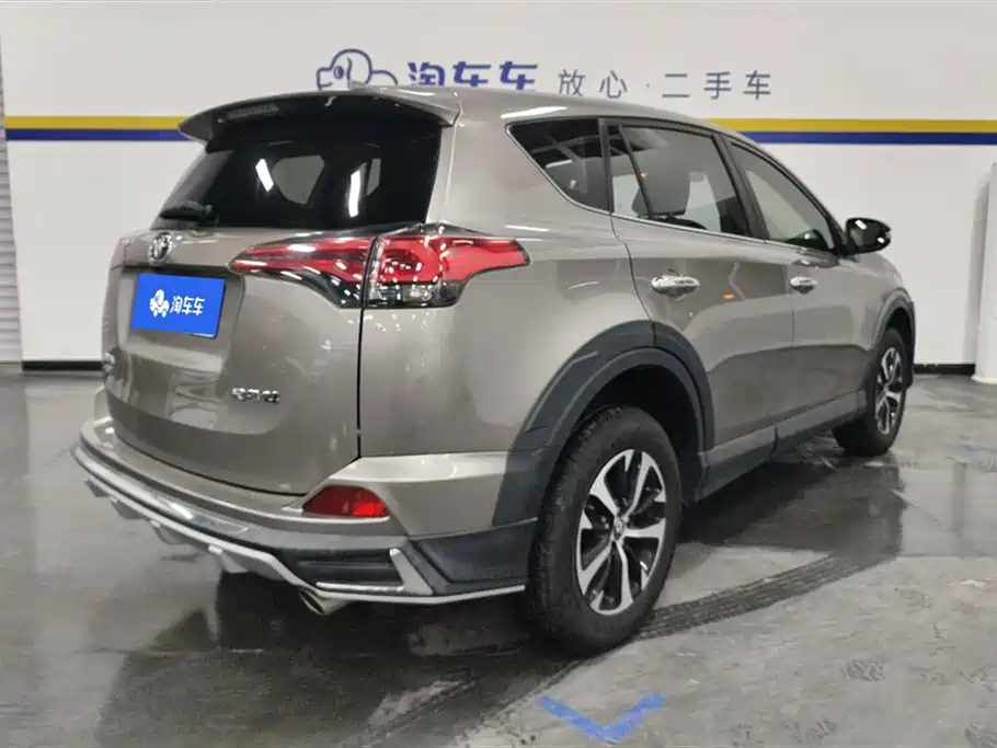 Toyota RAV4 2018 — фото 3