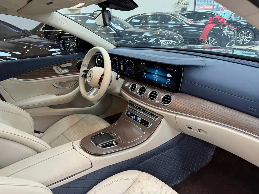 Mercedes-Benz E-Class 2023 — фото 15