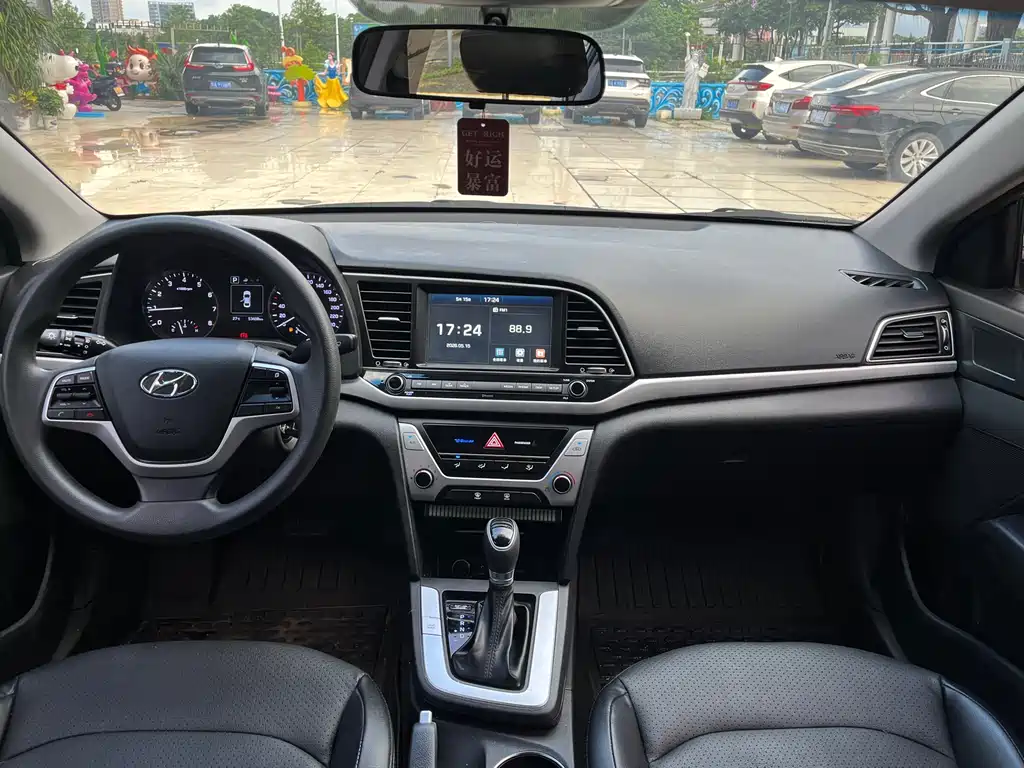Hyundai Elantra 2018 — фото 6