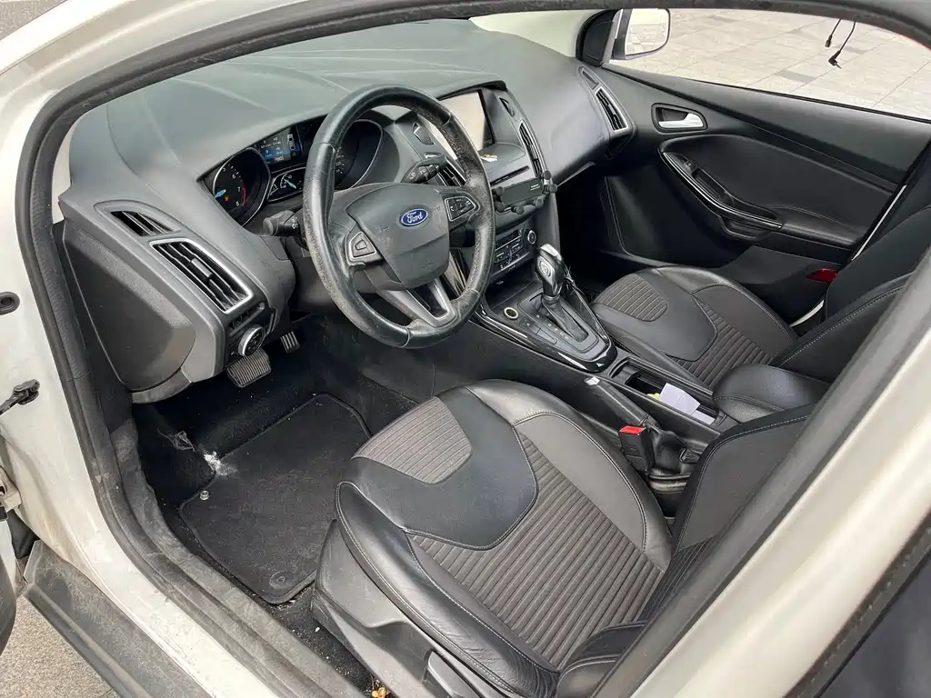 Ford Focus 2015 — фото 11