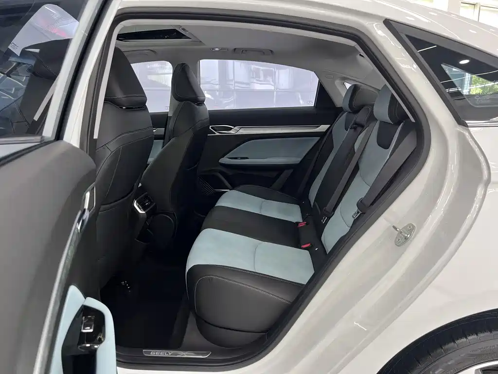 Geely Emgrand L 2022 — фото 14