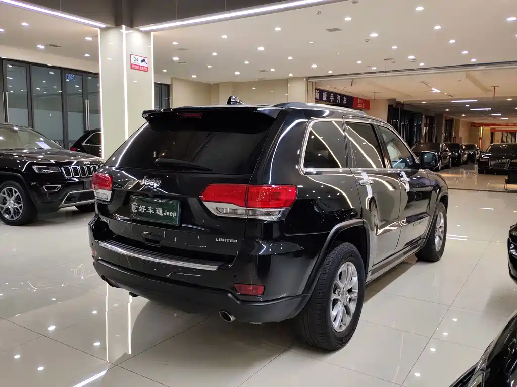 Jeep Grand Cherokee 2015 — фото 13
