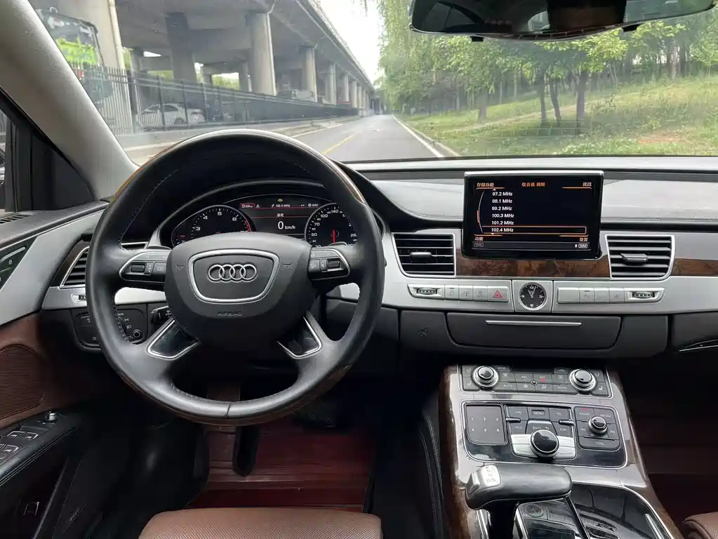 Audi A8 2017 — фото 17