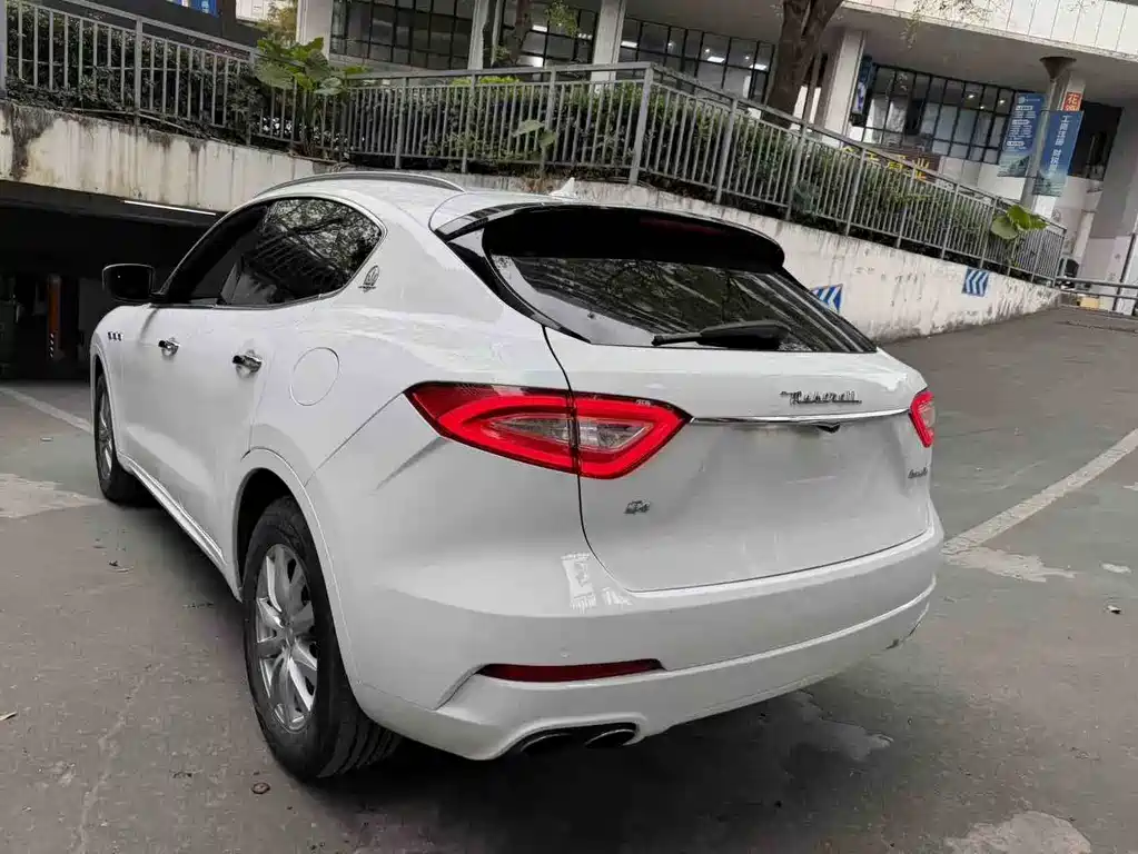 Maserati Levante 2017 — фото 15