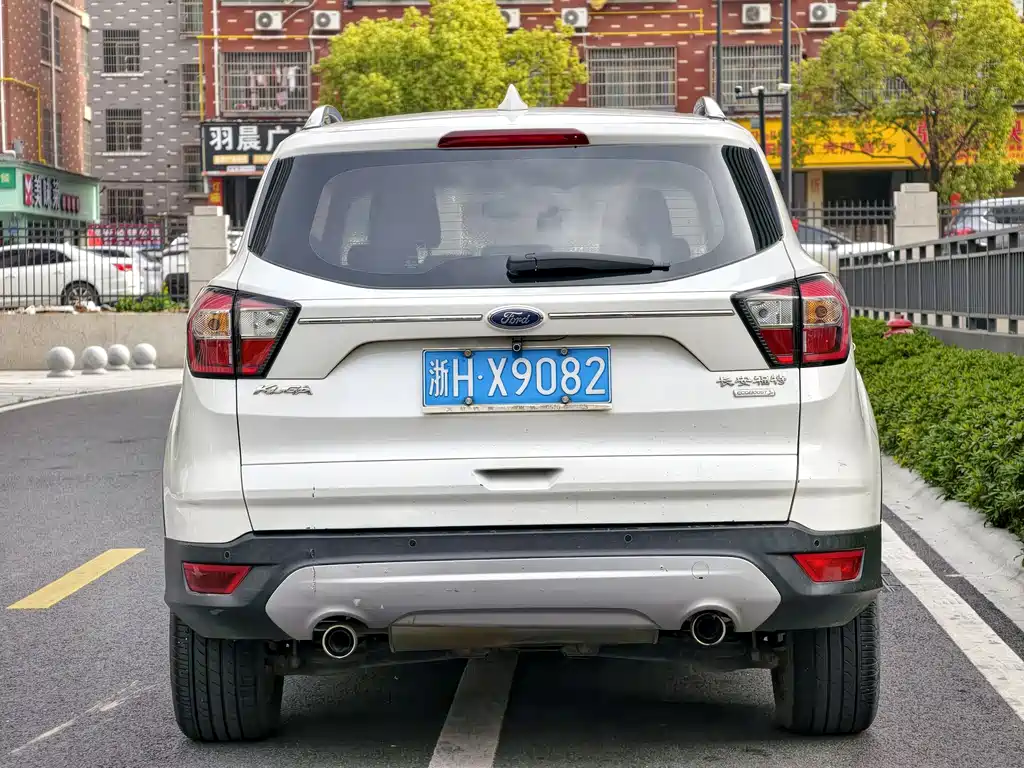 Ford Kuga 2016 — фото 11