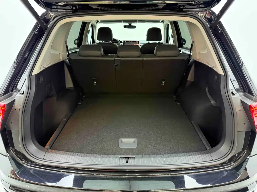 Volkswagen Tiguan L 2022 — фото 23