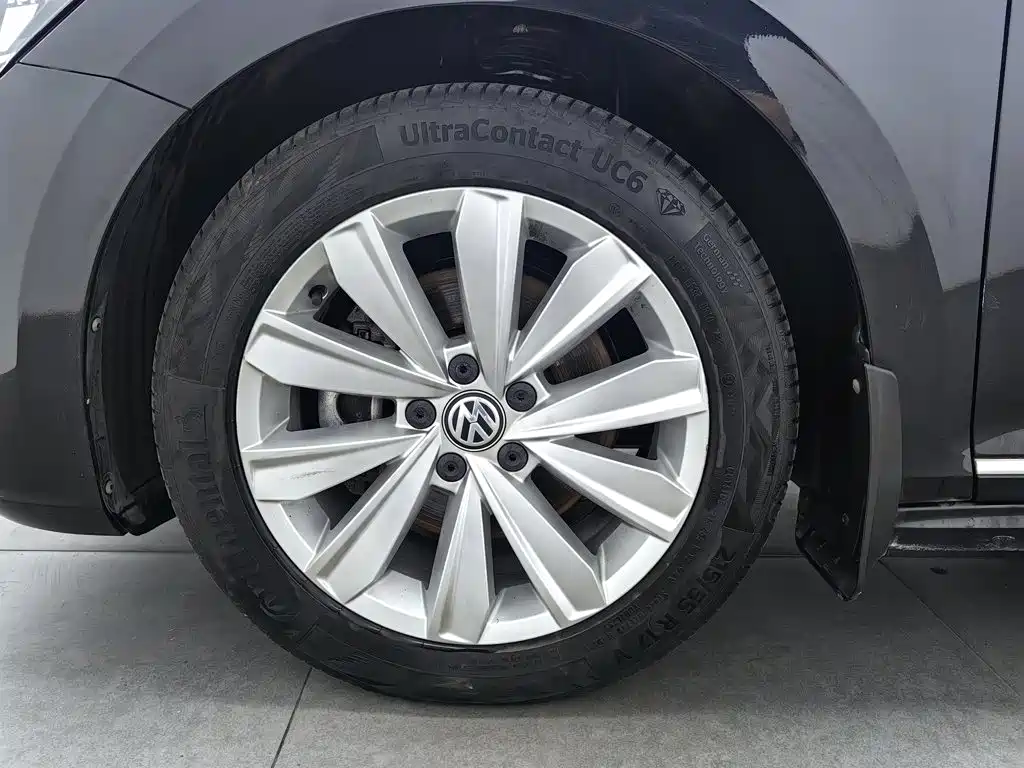 Volkswagen Passat 2019 — фото 17