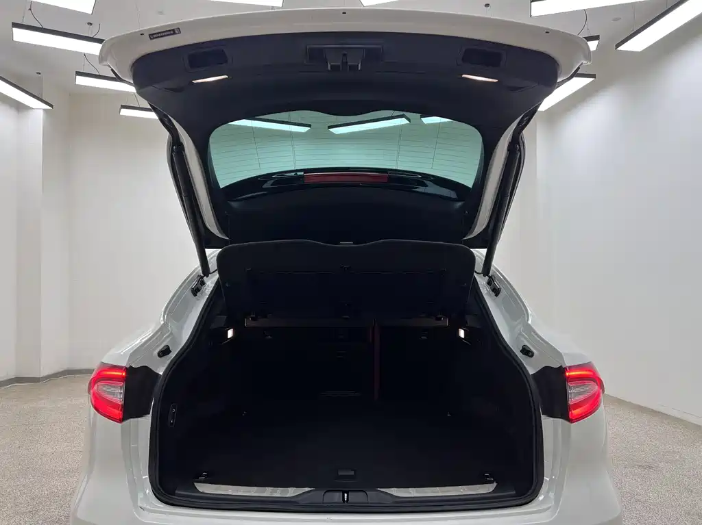 Maserati Levante 2017 — фото 31