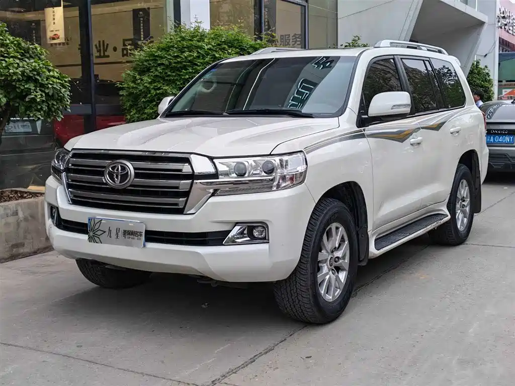 Toyota Land Cruiser 2019 — фото 1