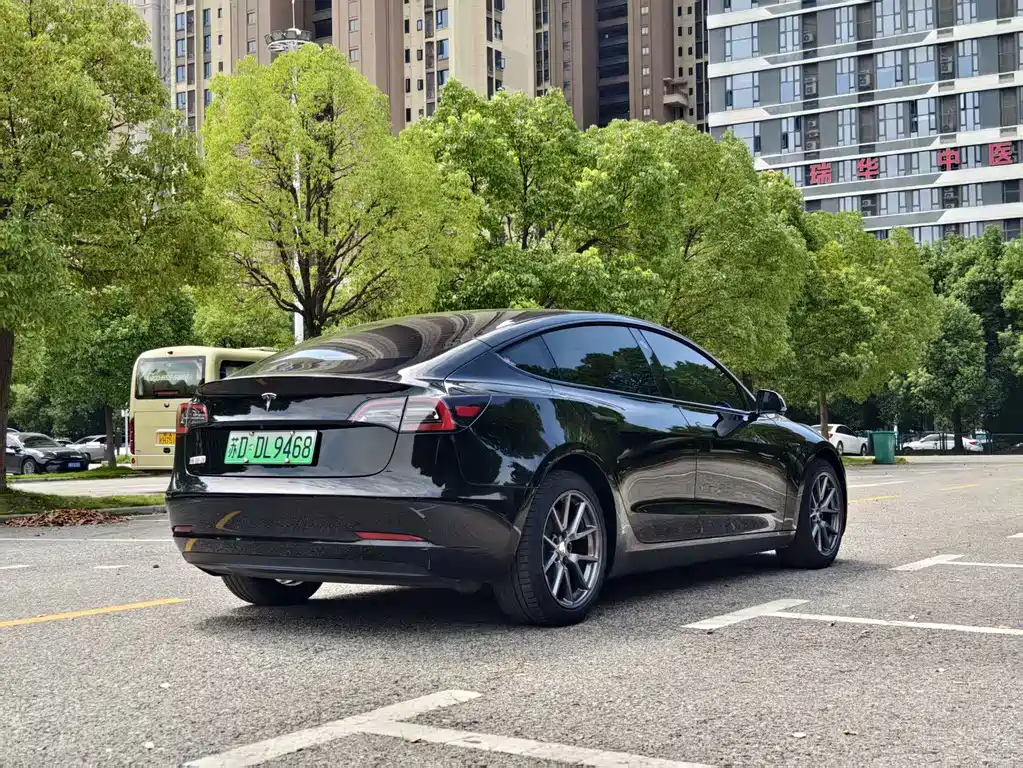 Tesla Model 3 2022 — фото 9