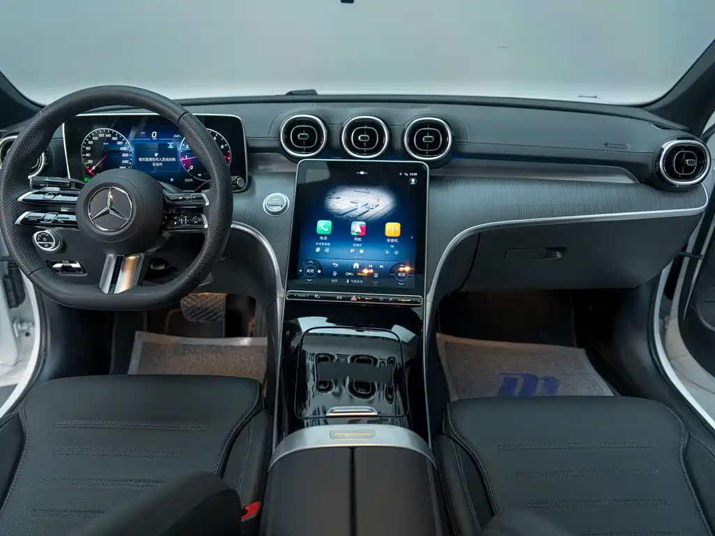 Mercedes-Benz C-Class 2025 — фото 11