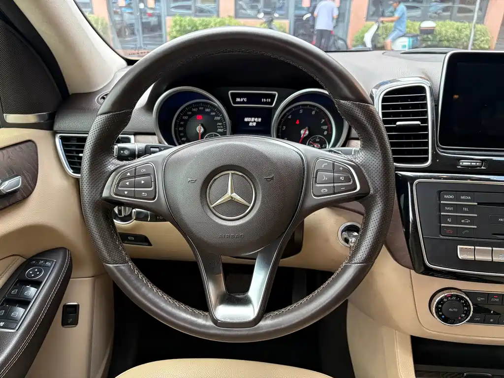Mercedes-Benz GLE 2016 — фото 10