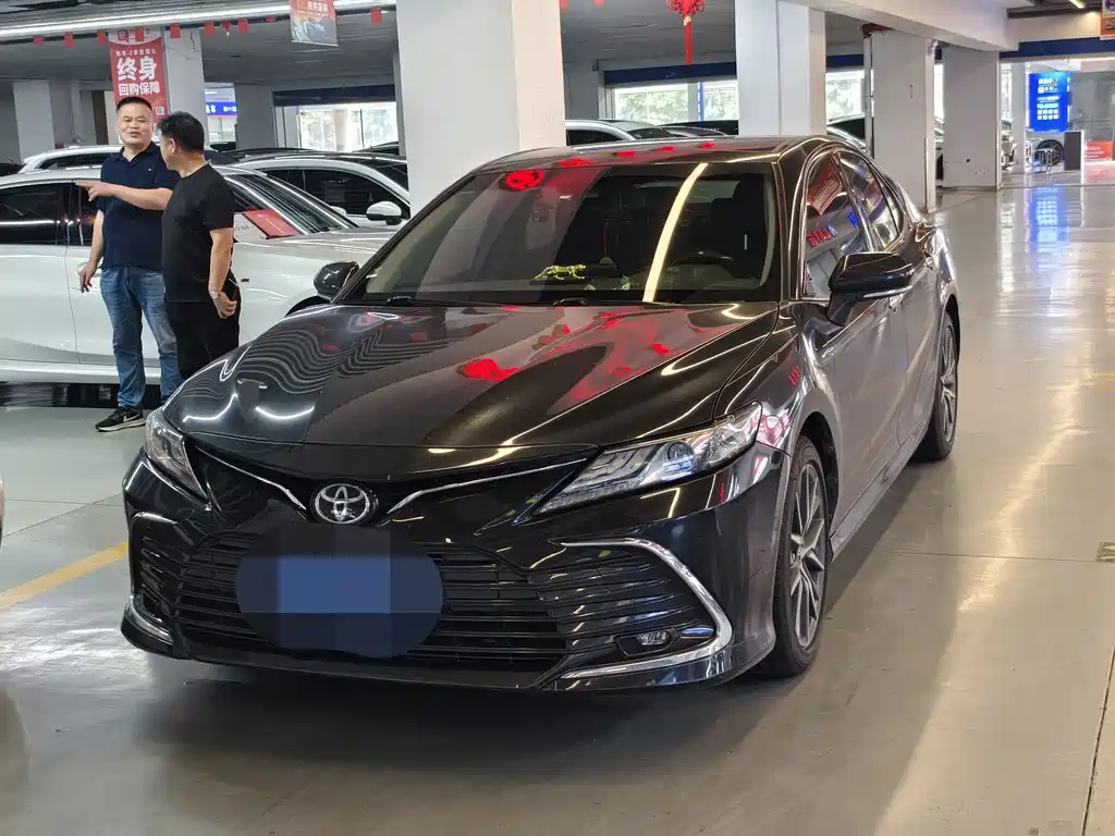 Toyota Camry 2021 — фото 1