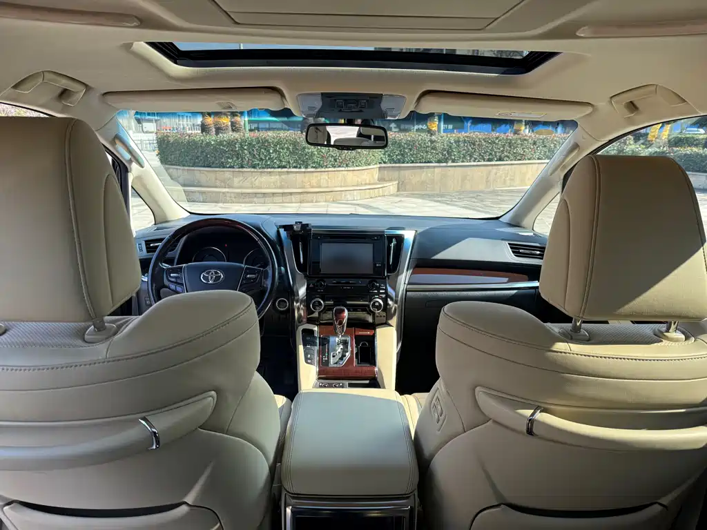 Toyota Alphard 2017 — фото 5