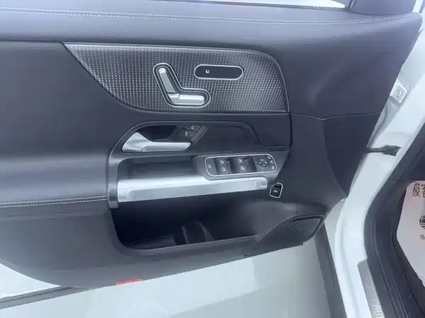 Mercedes-Benz EQB 2023
