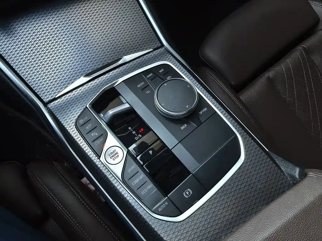 BMW 3 Series 2024 — фото 10
