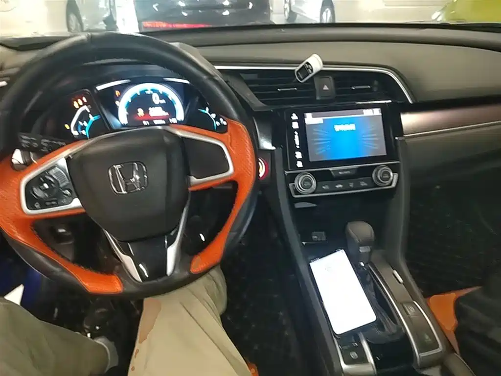 Honda Civic 2017 — фото 10
