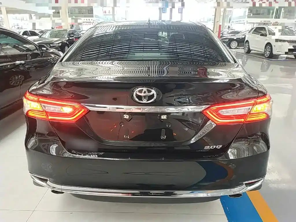 Toyota Camry 2023 — фото 6
