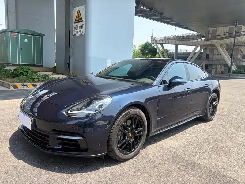 Porsche Panamera 2017 — фото 1
