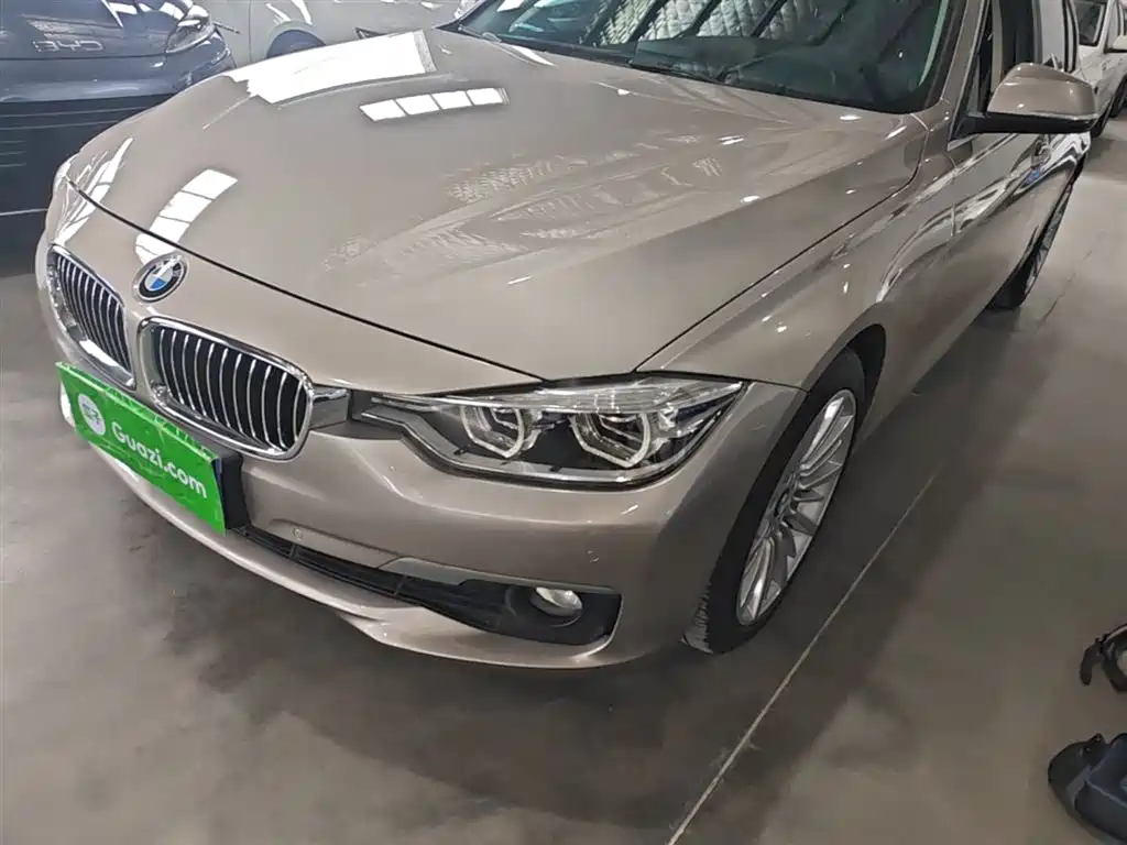 BMW 3 Series 2018 — фото 24