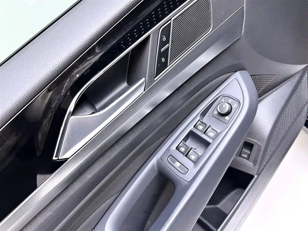 Volkswagen Passat 2024 — фото 13