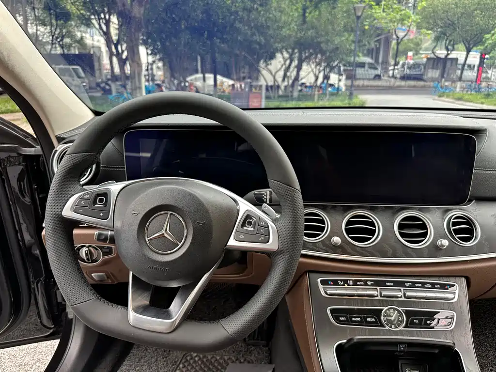 Mercedes-Benz E-Class 2018 — фото 17