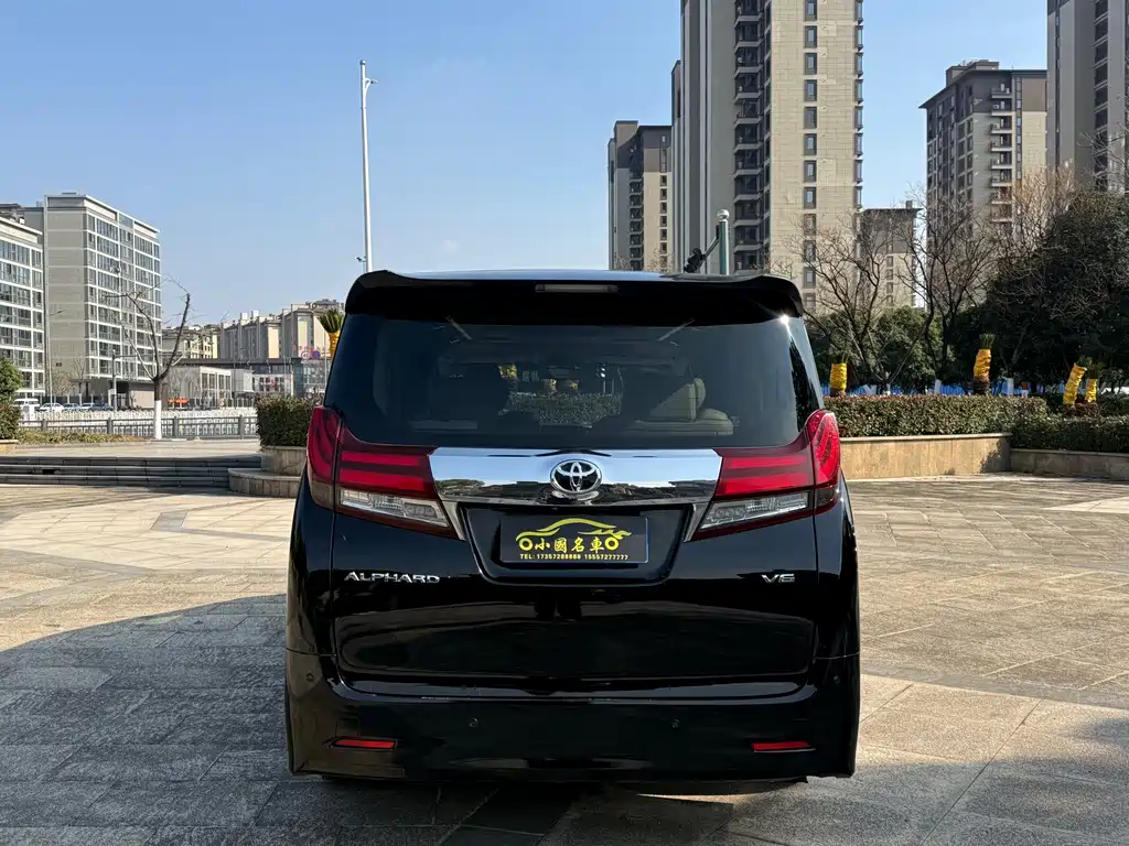 Toyota Alphard 2017 — фото 12