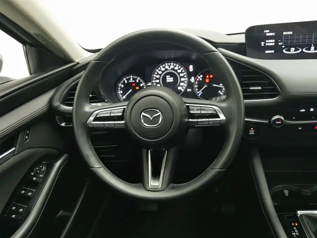 Mazda 3 Axela 2023 — фото 11