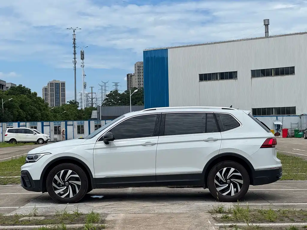 Volkswagen Tiguan L 2026 — фото 10