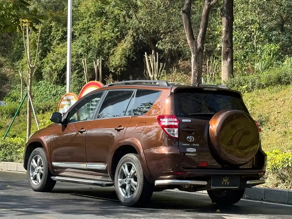 Toyota RAV4 2013 — фото 4
