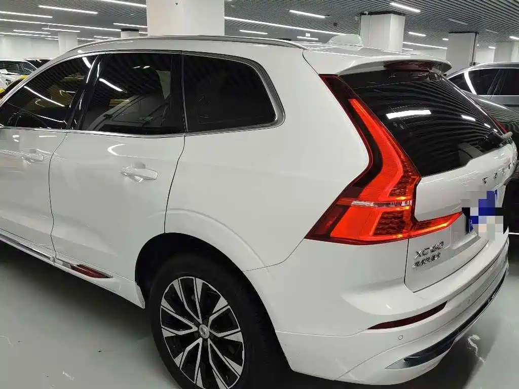 Volvo XC60 2023 — фото 13