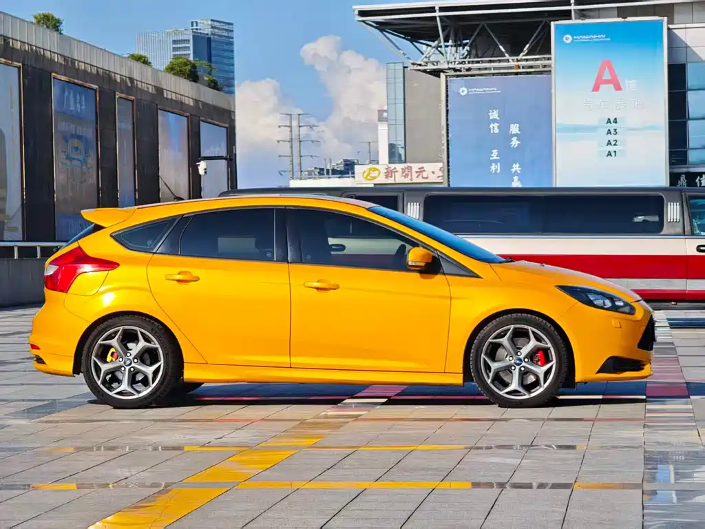 Ford Focus 2013 — фото 4