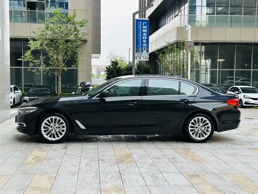 BMW 5 Series New Energy 2019 — фото 4