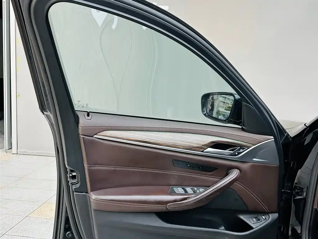 BMW 5 Series New Energy 2019 — фото 20