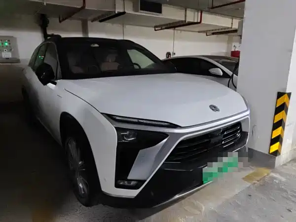 NIO ES8 2021