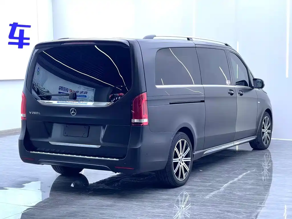 Mercedes-Benz V-Class 2023 — фото 16