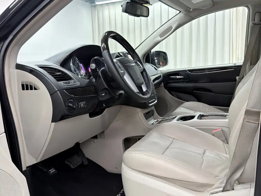 Chrysler Grand Voyager 2013 — фото 18