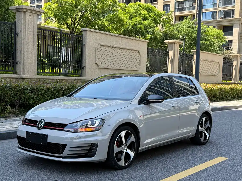 Volkswagen Golf GTI 2017 — фото 1