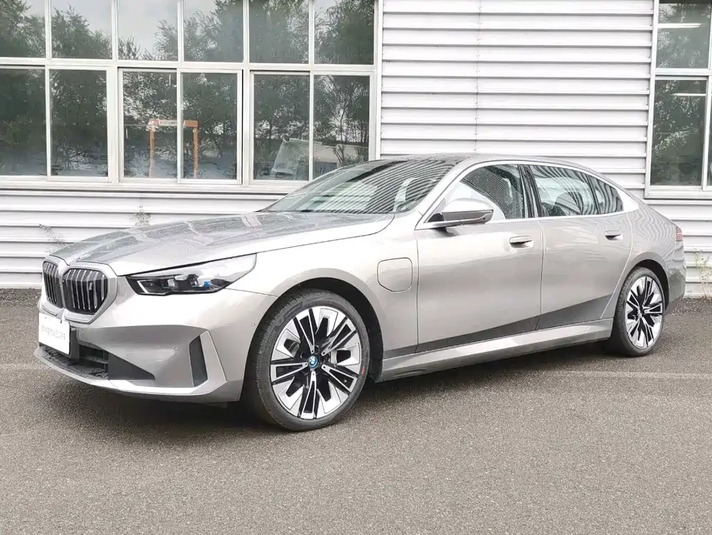 BMW i5 — фото 2