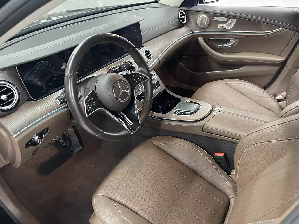 Mercedes-Benz E-Class 2023 — фото 10