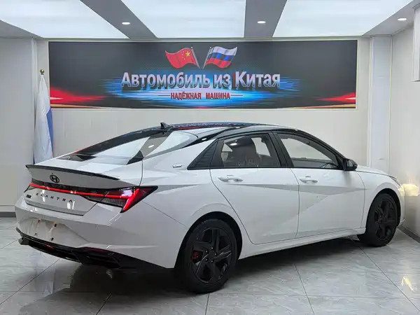Hyundai Elantra 2022
