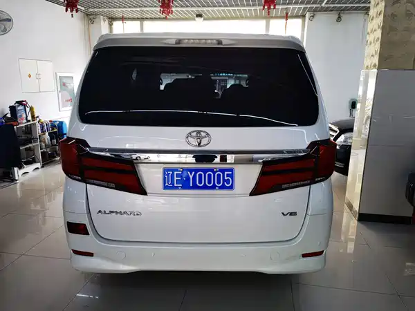 Toyota Alphard 2012