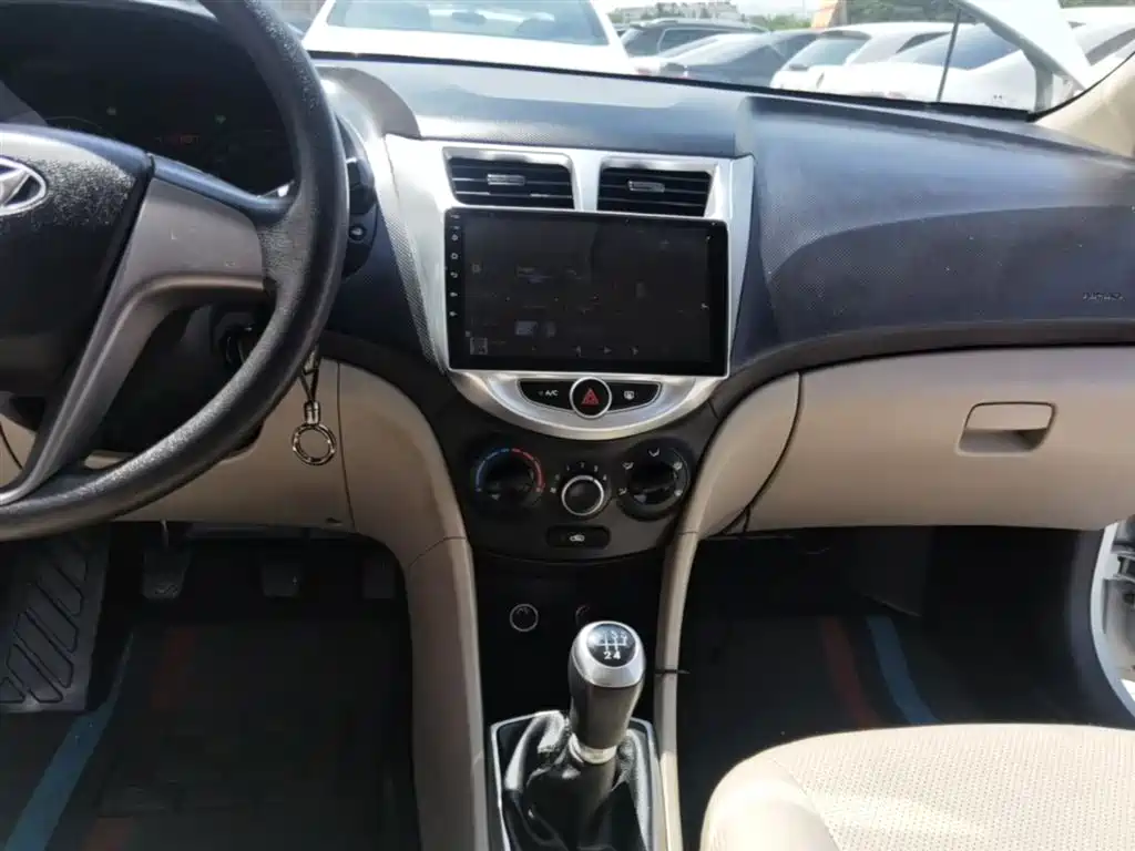 Hyundai Verna 2016 — фото 13