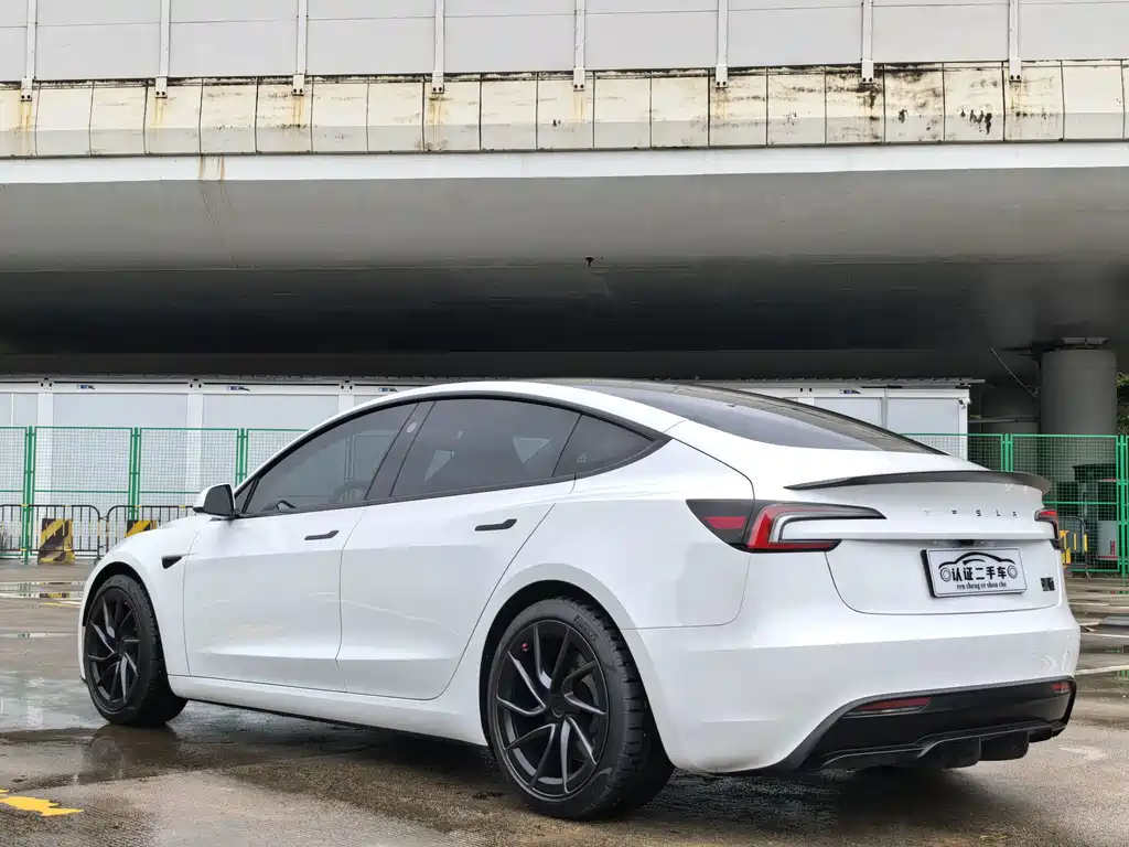 Tesla Model 3 2024 — фото 10