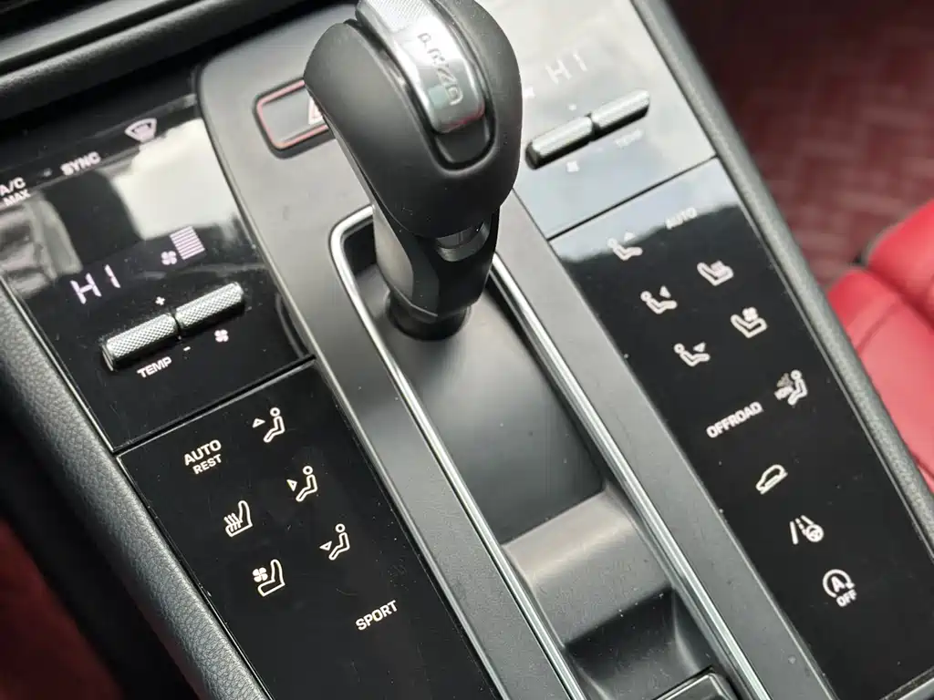 Porsche Macan 2023 — фото 13